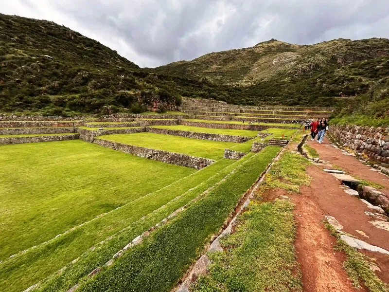 Tipon-Complexo-Arqueologico-Inca-scaled